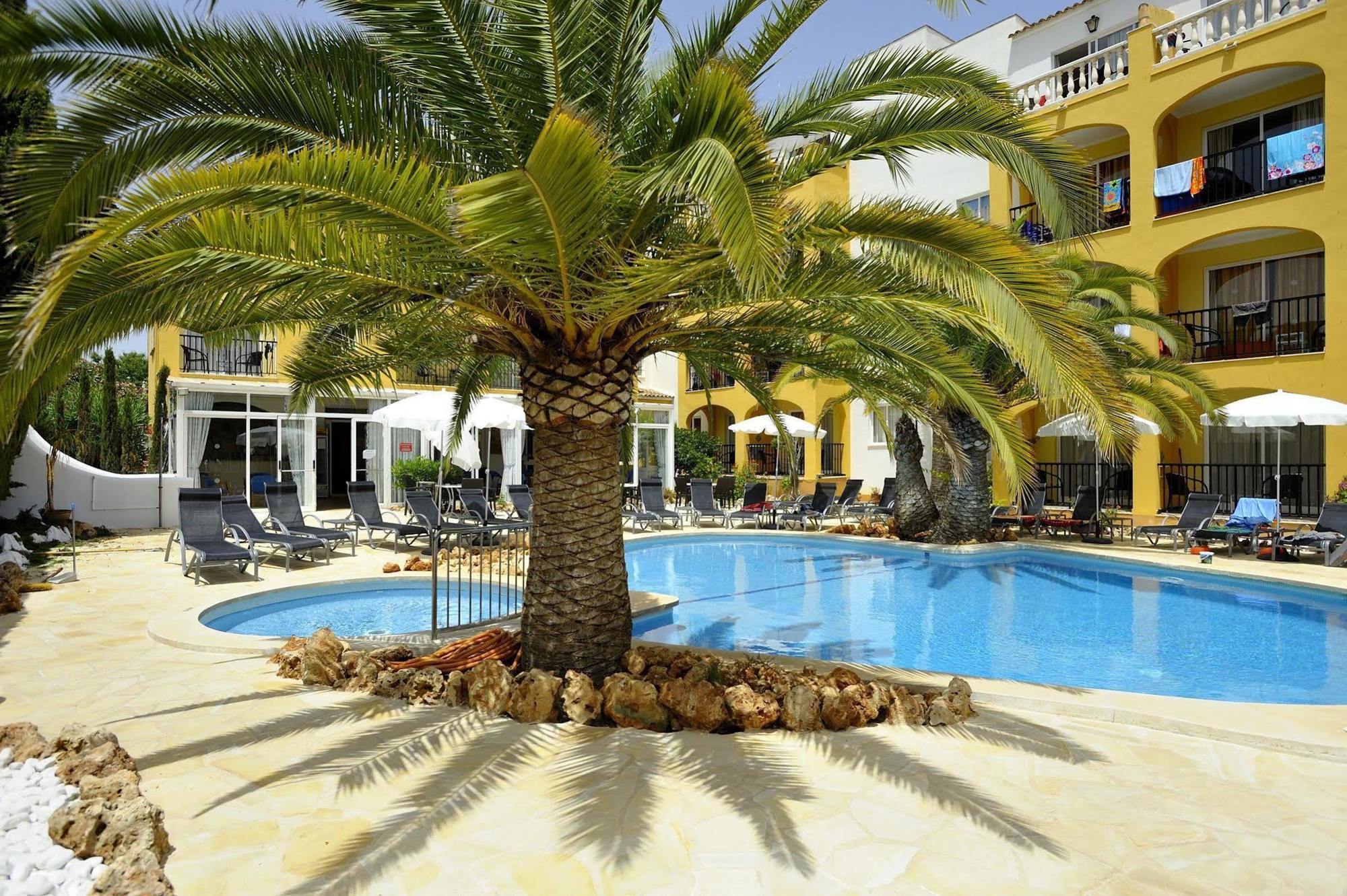Club Simo Aparthotel 3*